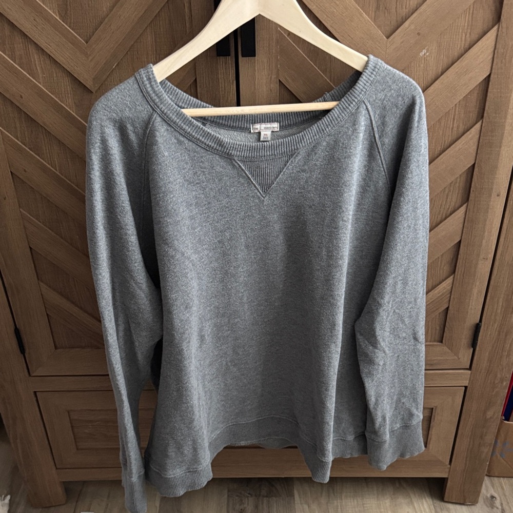 GAP Women's Gray Sweatshirt